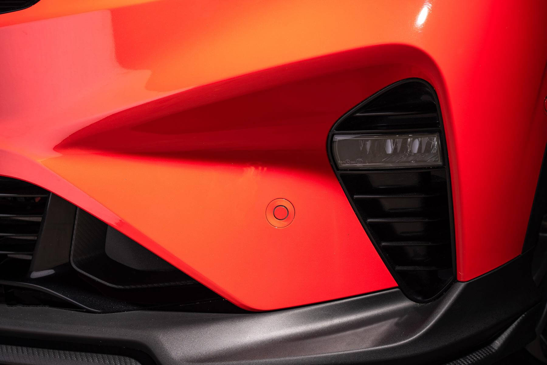 /img/cars/1637050942-exterior_geely_Coolray_4.jpg