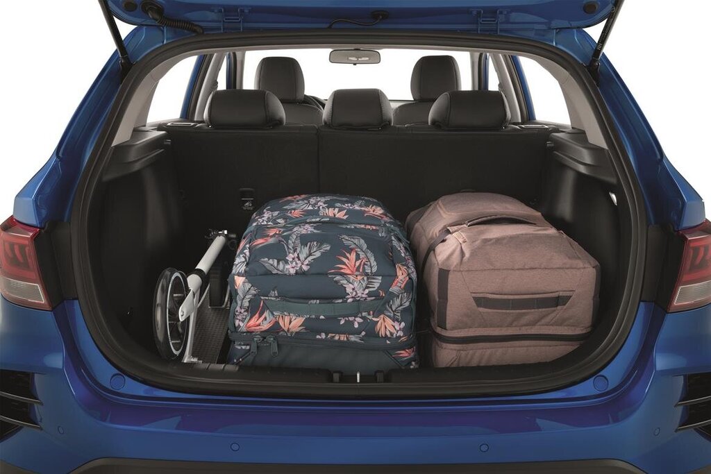 /img/cars/1637051775-interior_kia_Rio_X_4.jpg