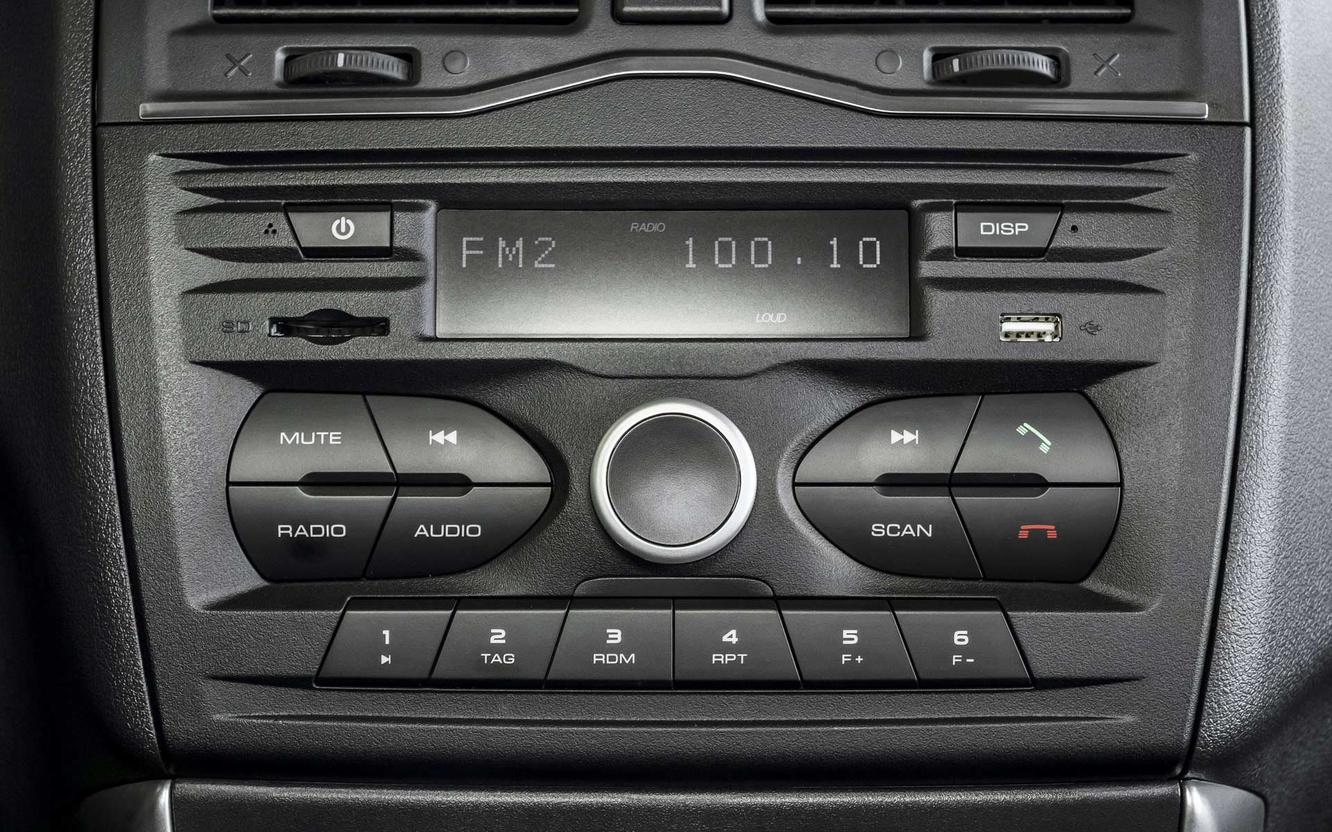 /img/cars/1637052073-interior_lada_Granta_liftback_6.jpg
