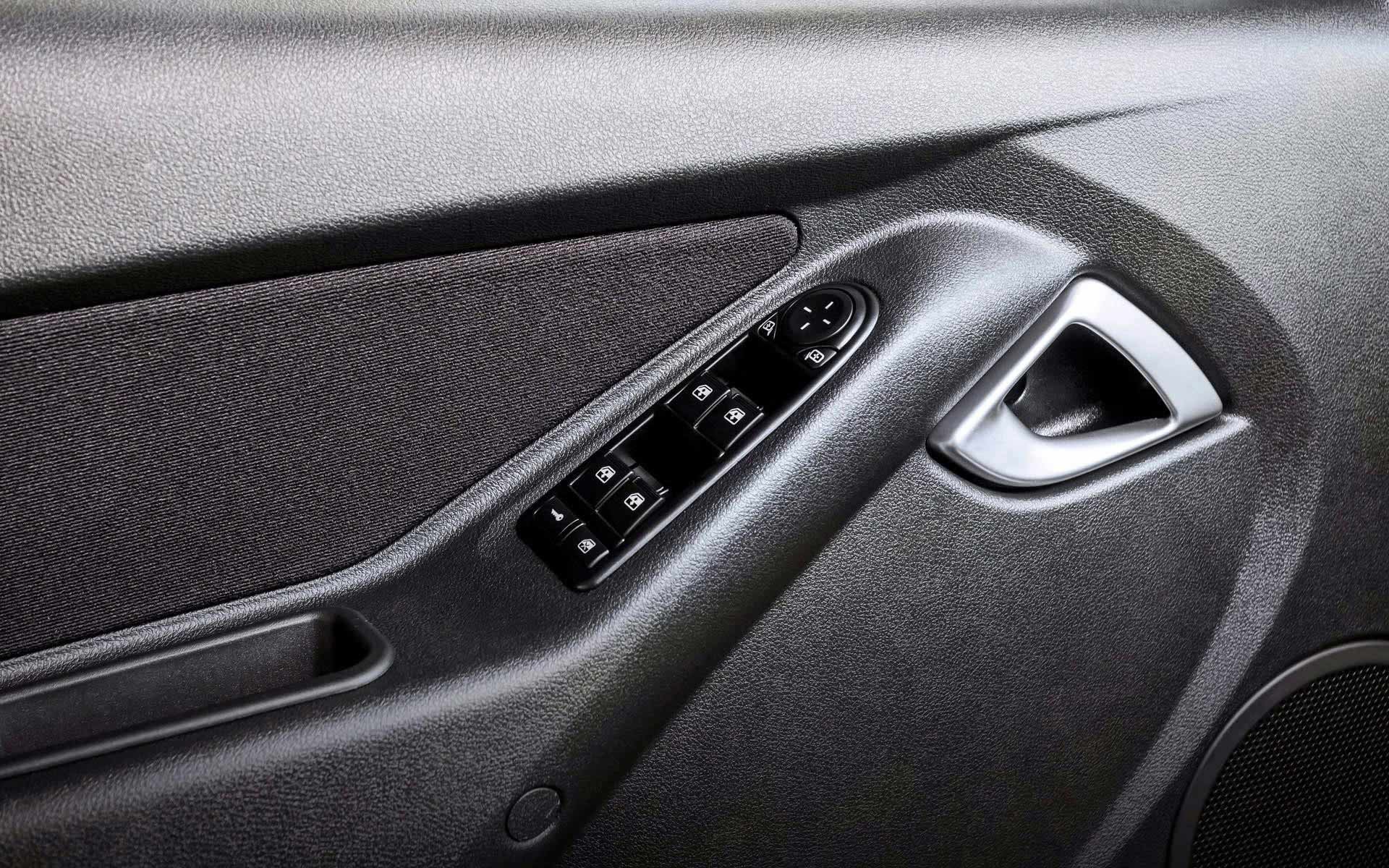/img/cars/1637052073-interior_lada_Granta_liftback_8.jpg