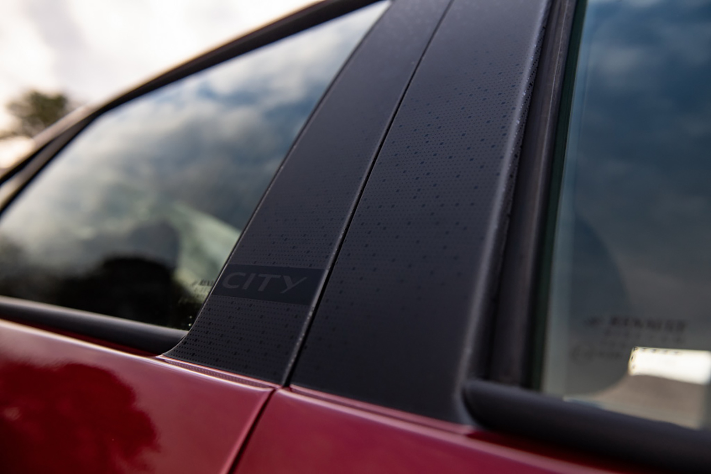 /img/cars/1637052993-exterior_renault_Logan_Stepway_22.jpg