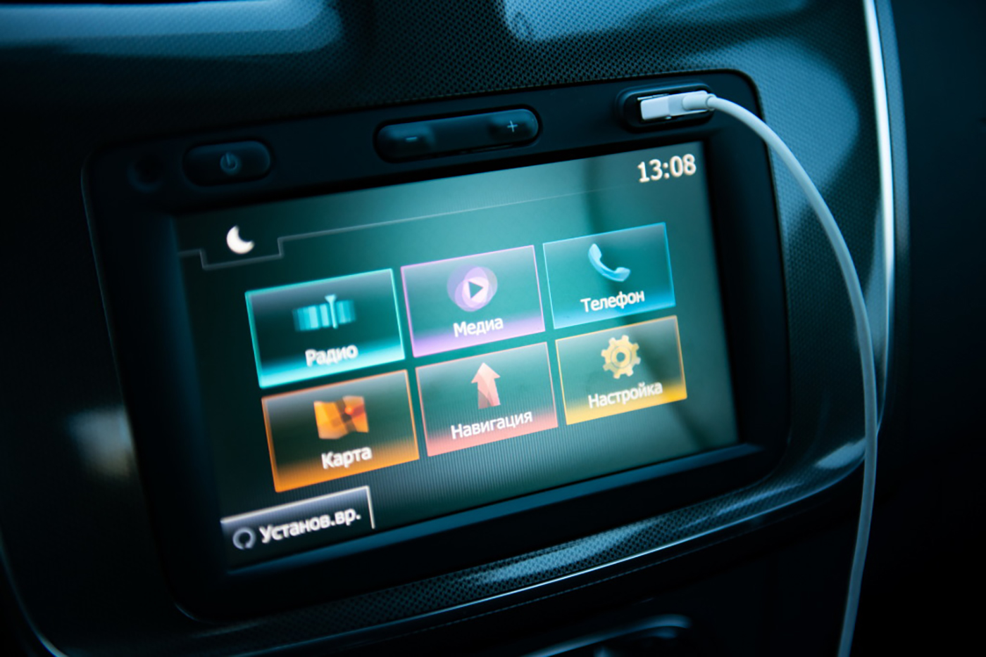 /img/cars/1637052994-interior_renault_Logan_Stepway_8.jpg