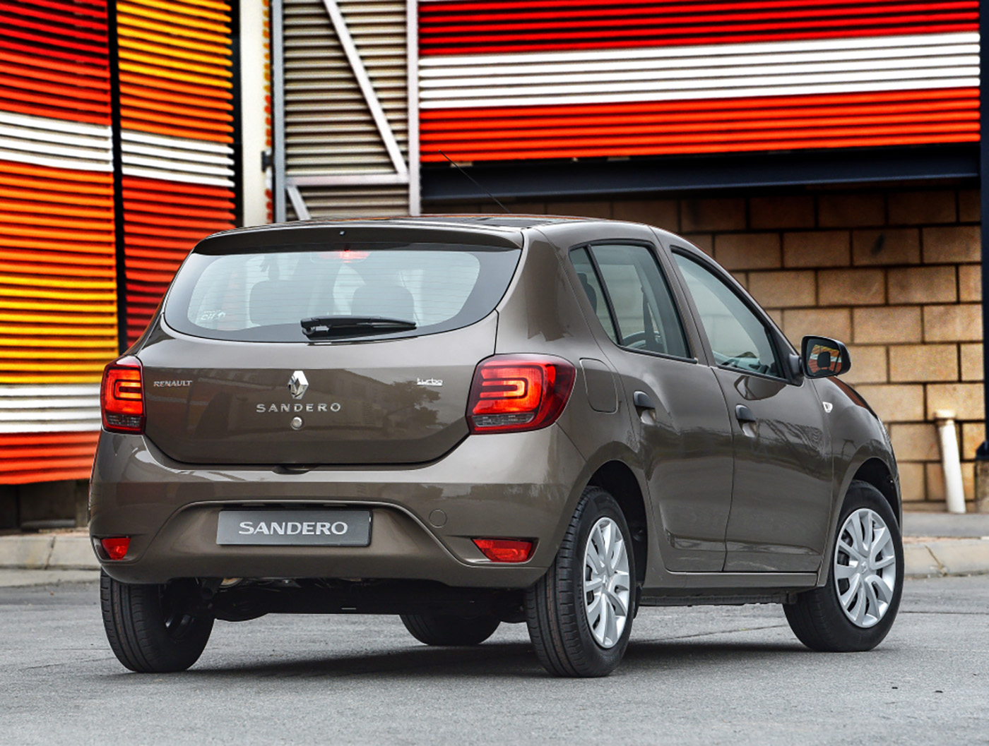 /img/cars/1637053027-exterior_renault_Sandero_5.jpg