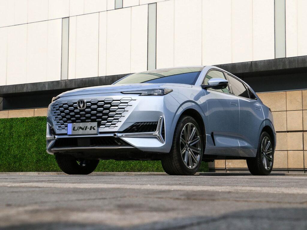/img/cars/1659435410-changan_uniok_1044329.jpg