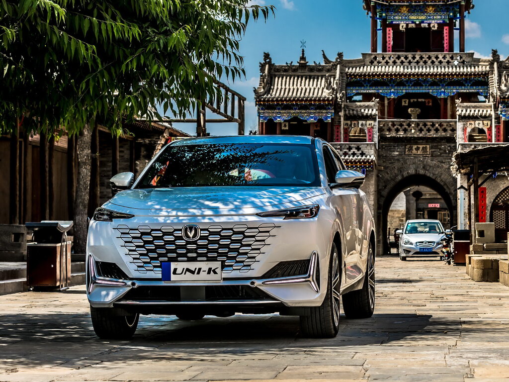 /img/cars/1659435411-changan_uniok_1044332.jpg