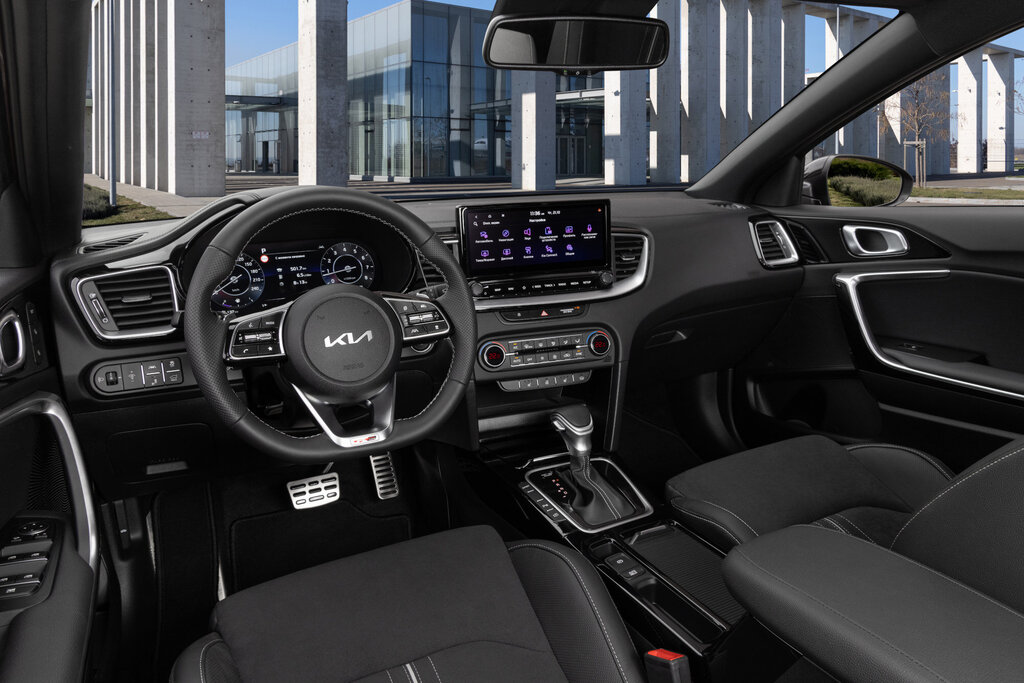/img/cars/1662531832-kia_cee_d_1039807.jpg