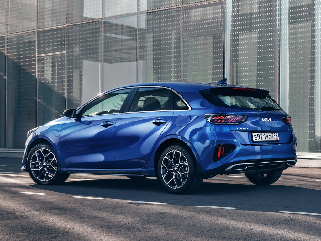 /img/cars/1667997852-kia_cee_d_1039853.jpg