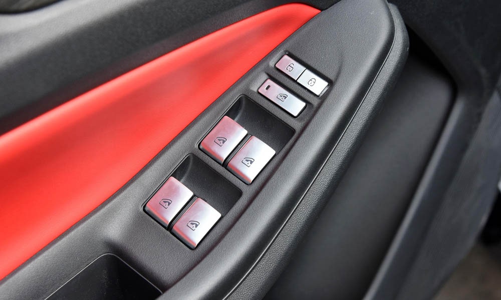/img/cars/1670826977-cs55-plus-1-23.jpg