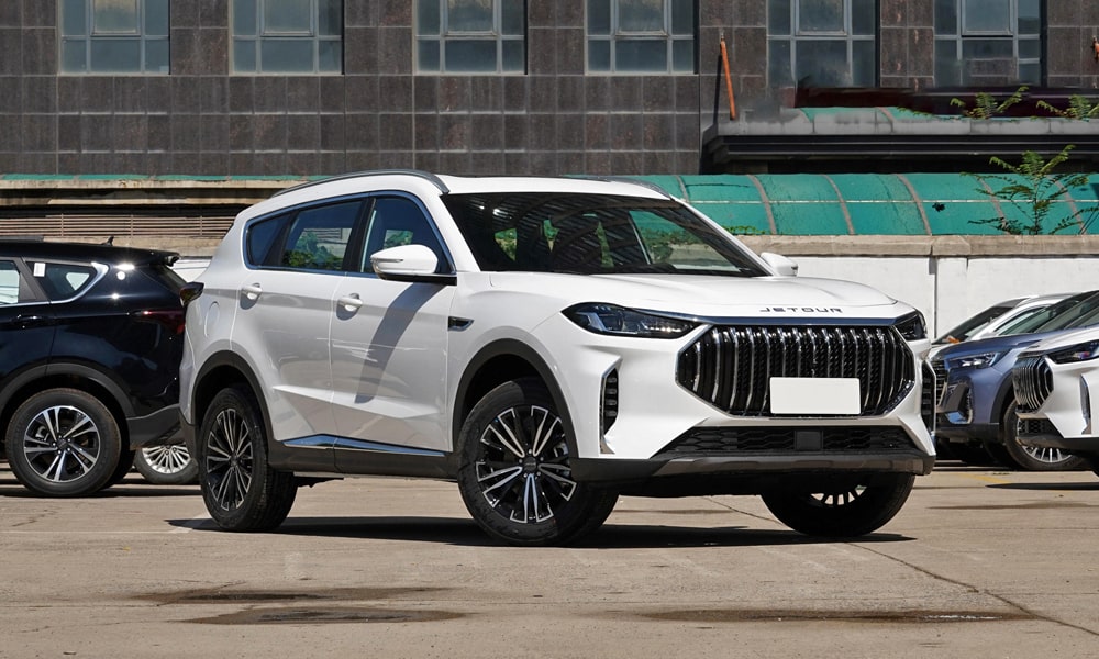 /img/cars/1679921426-x70-plus-1-7.jpg