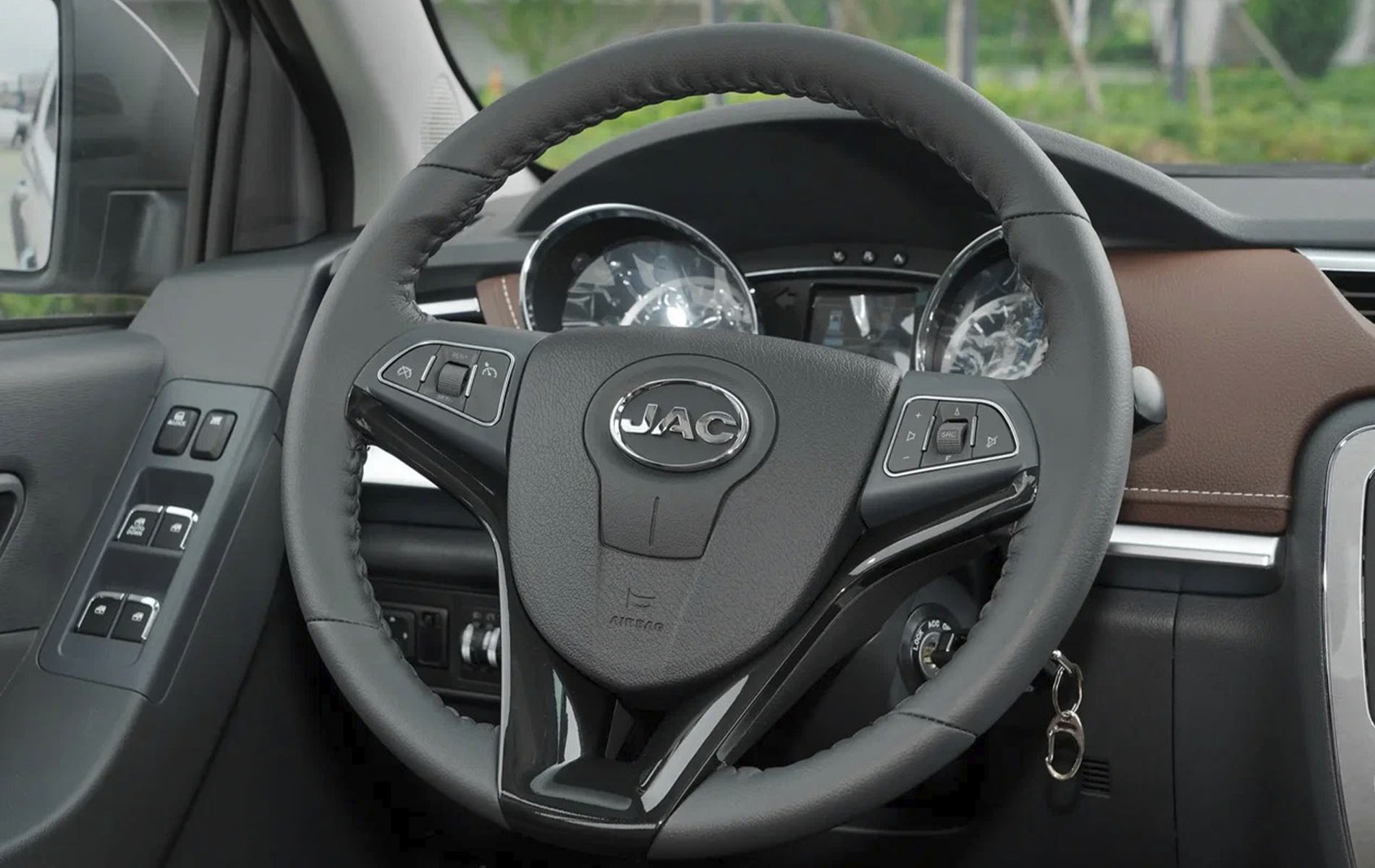 /img/cars/1747123973-8375.jpg